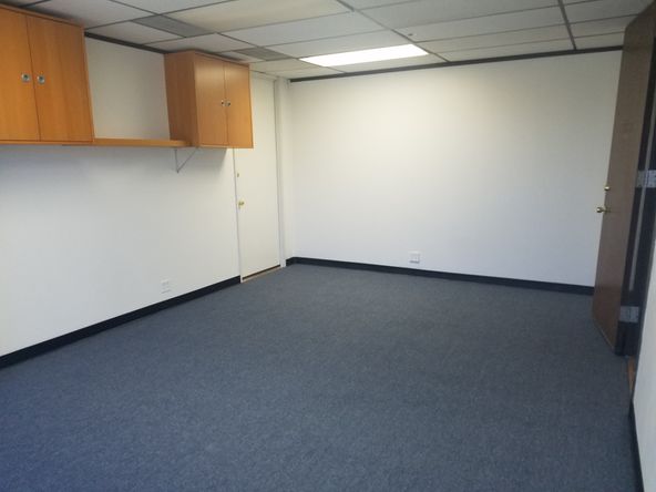 BEST VIEW IN THE VALLEY. EXTRA LARGE, PRIVATE OFFICE. SEVERAL USES.